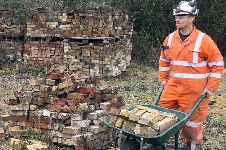 River Nene team reclaims 150-year old bricks